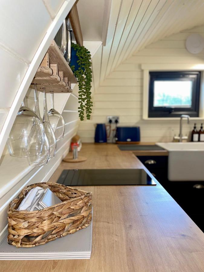 Eastridge Glamping Villa Шрусбъри Екстериор снимка