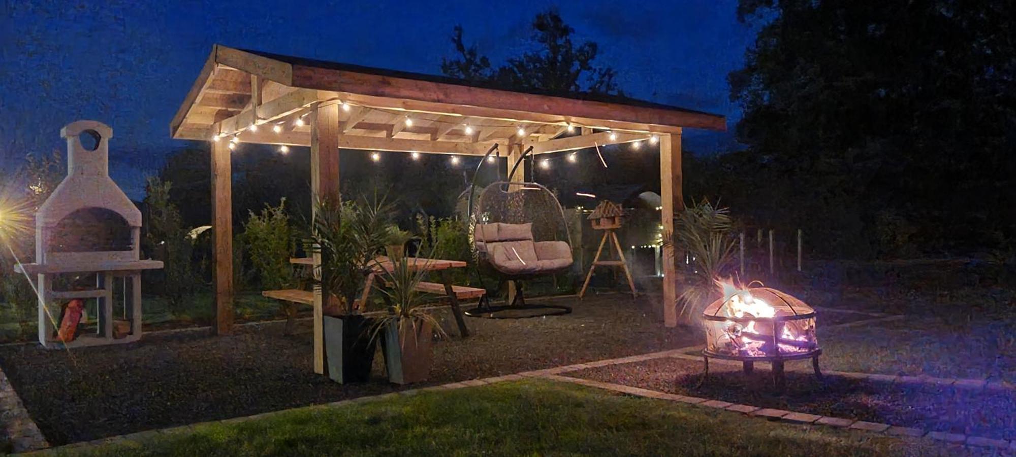 Eastridge Glamping Villa Шрусбъри Екстериор снимка