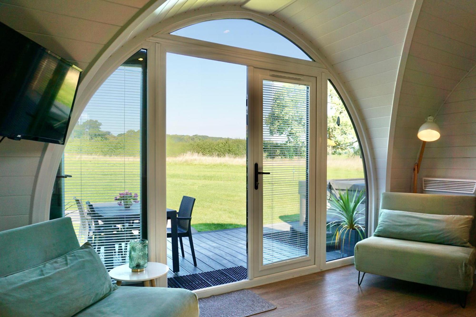Eastridge Glamping Villa Шрусбъри Екстериор снимка