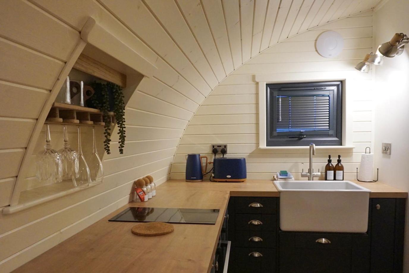 Eastridge Glamping Villa Шрусбъри Екстериор снимка