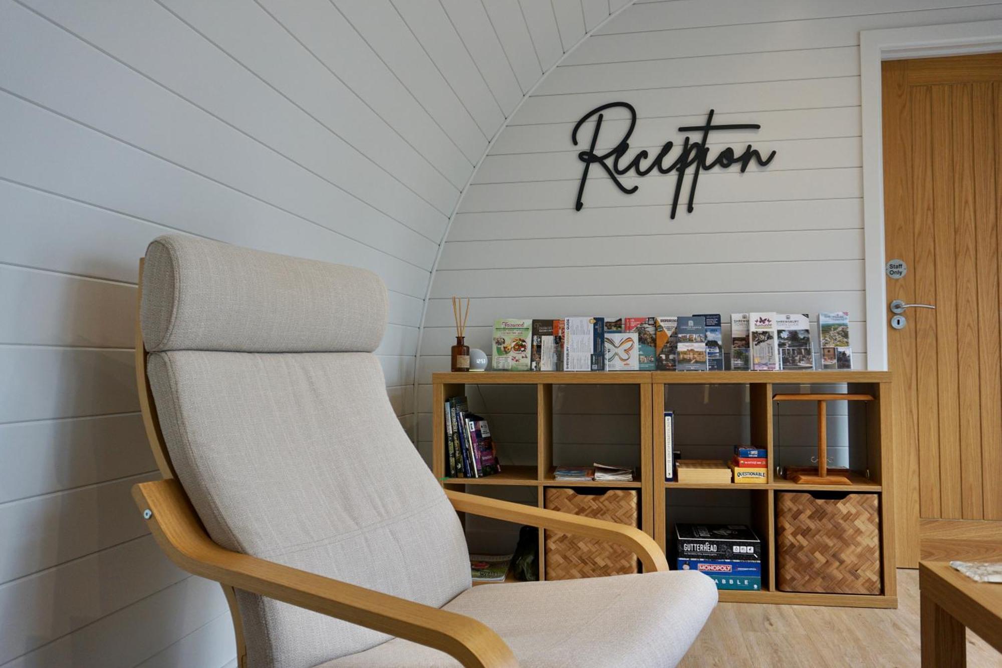Eastridge Glamping Villa Шрусбъри Екстериор снимка
